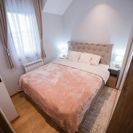 Albatros Lux Apartment *