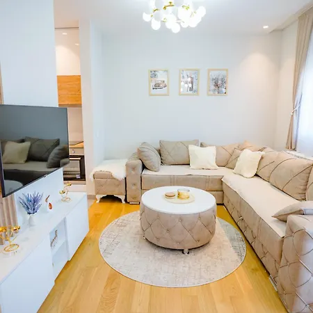 Albatros Lux Apartment *